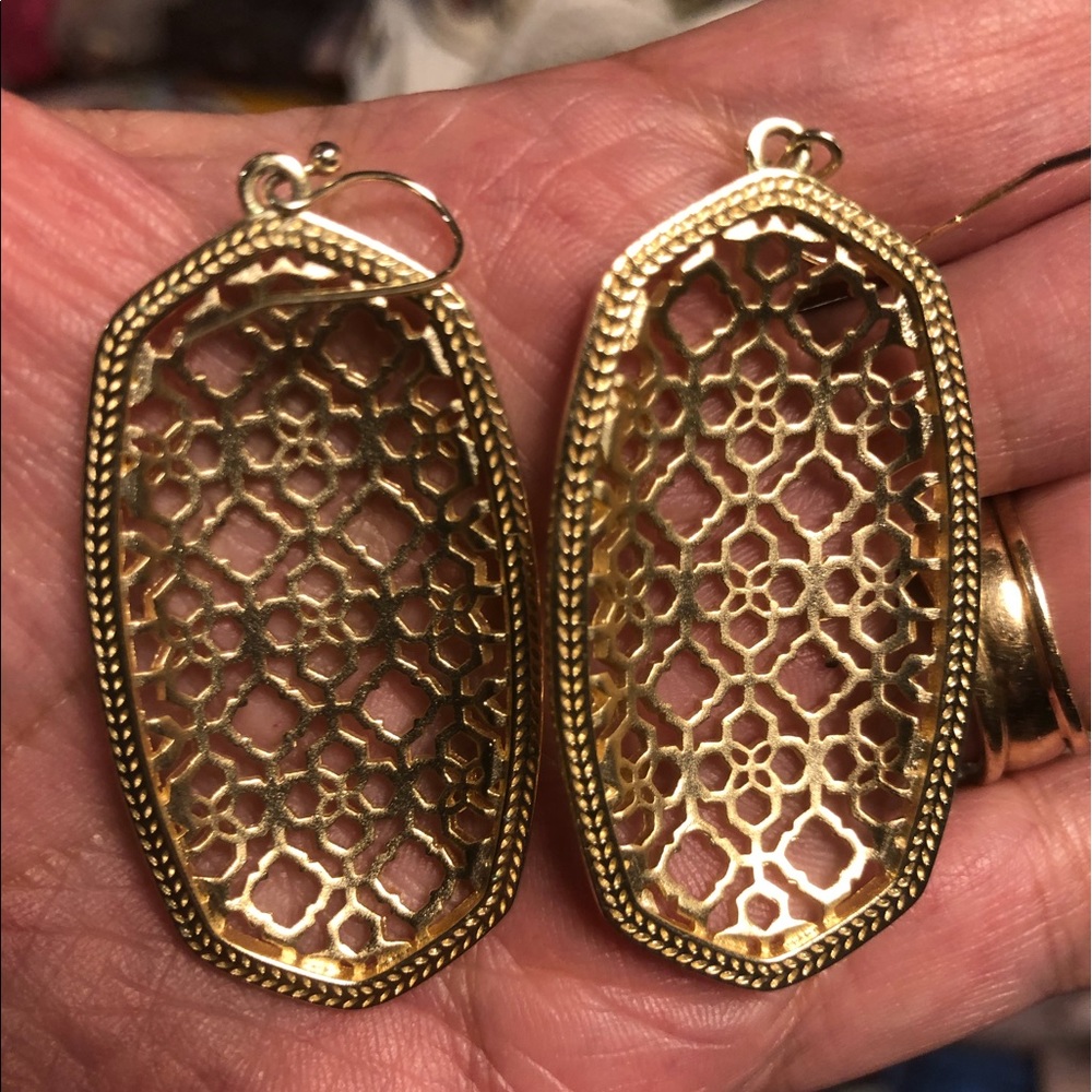 Kendra Scott pretty Danielle filigreed earrings.